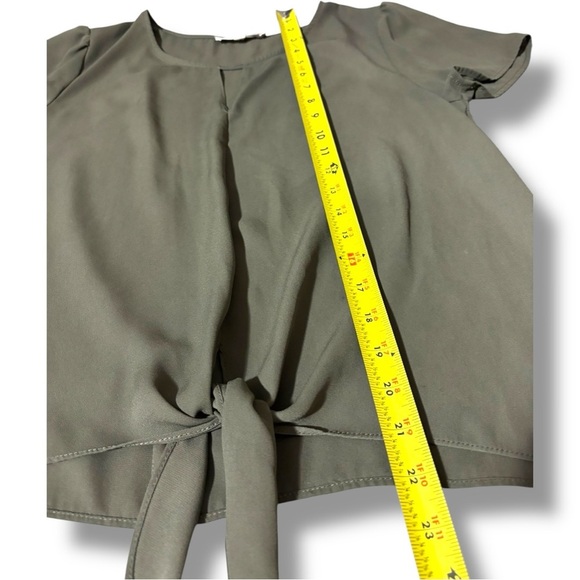 Pink Rose Olive Tie-Front Keyhole Cutout Short Sleeve Shear Crop Crewneck Blouse - Picture 7 of 16